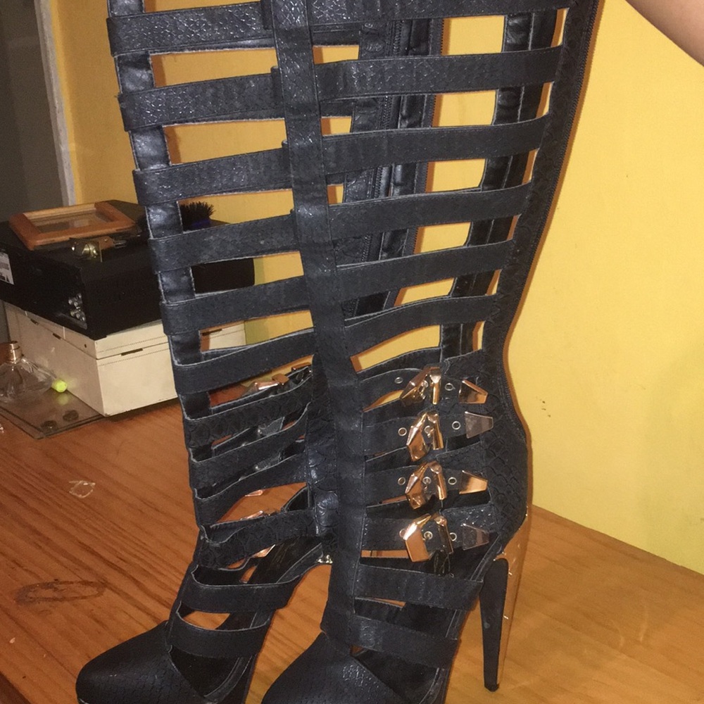 Heels gold heel gold buckle